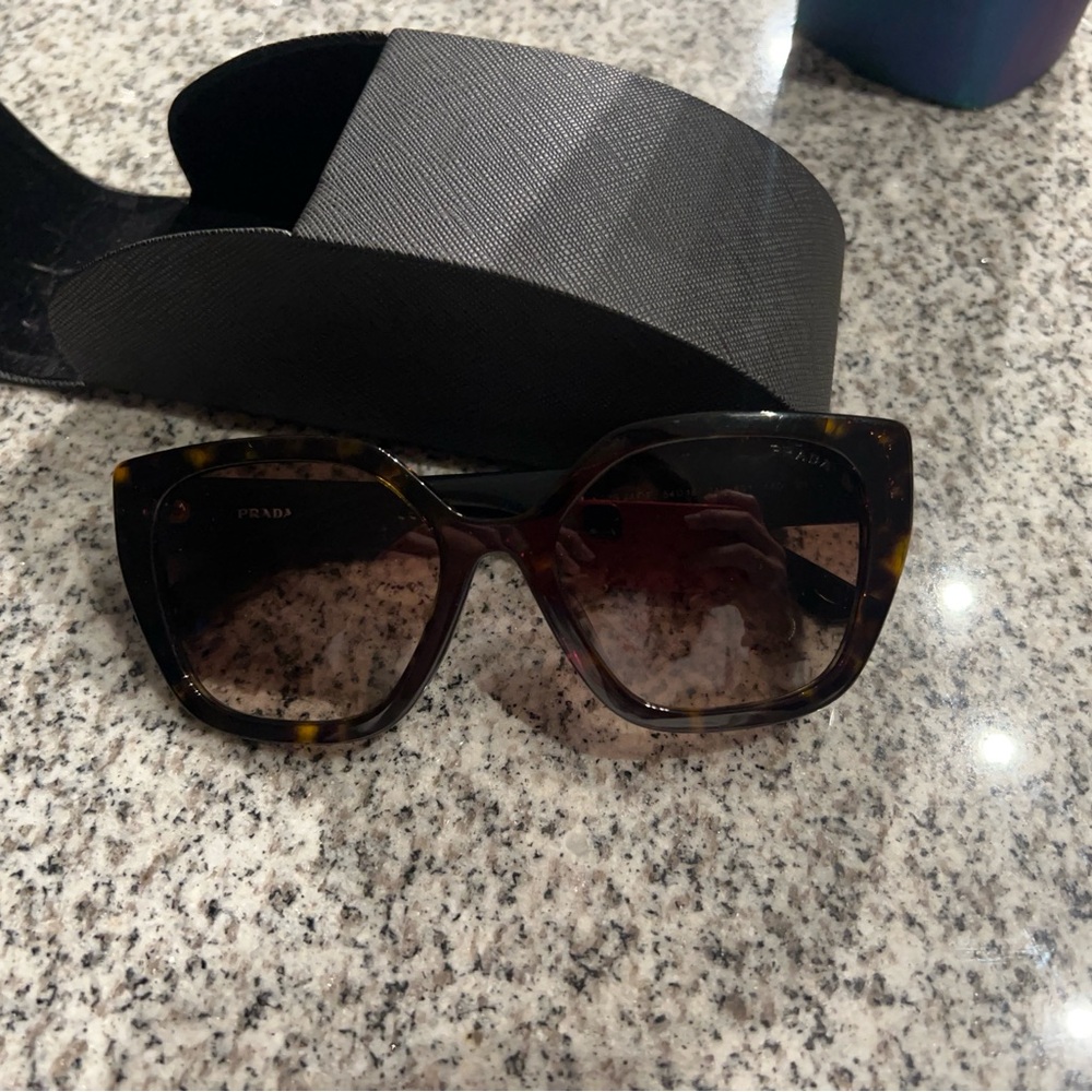 Never Worn Prada Butterfly Tortoise Pattern Sungl… - image 1